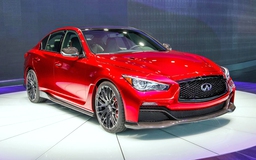 Infiniti Q50 Eau Rouge 2014 sử dụng động cơ xe đua